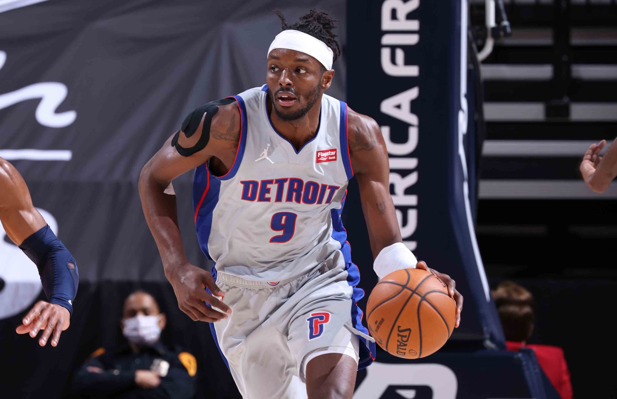 玩加竞技-欧联集结日走向成谜，底特律活塞更衣室发声，值得警惕，纪律约束更严格的简单介绍