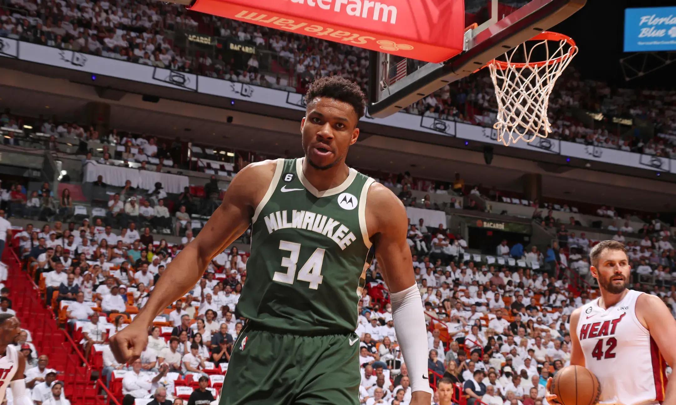 玩加电竞- 雄鹿队22号是谁 