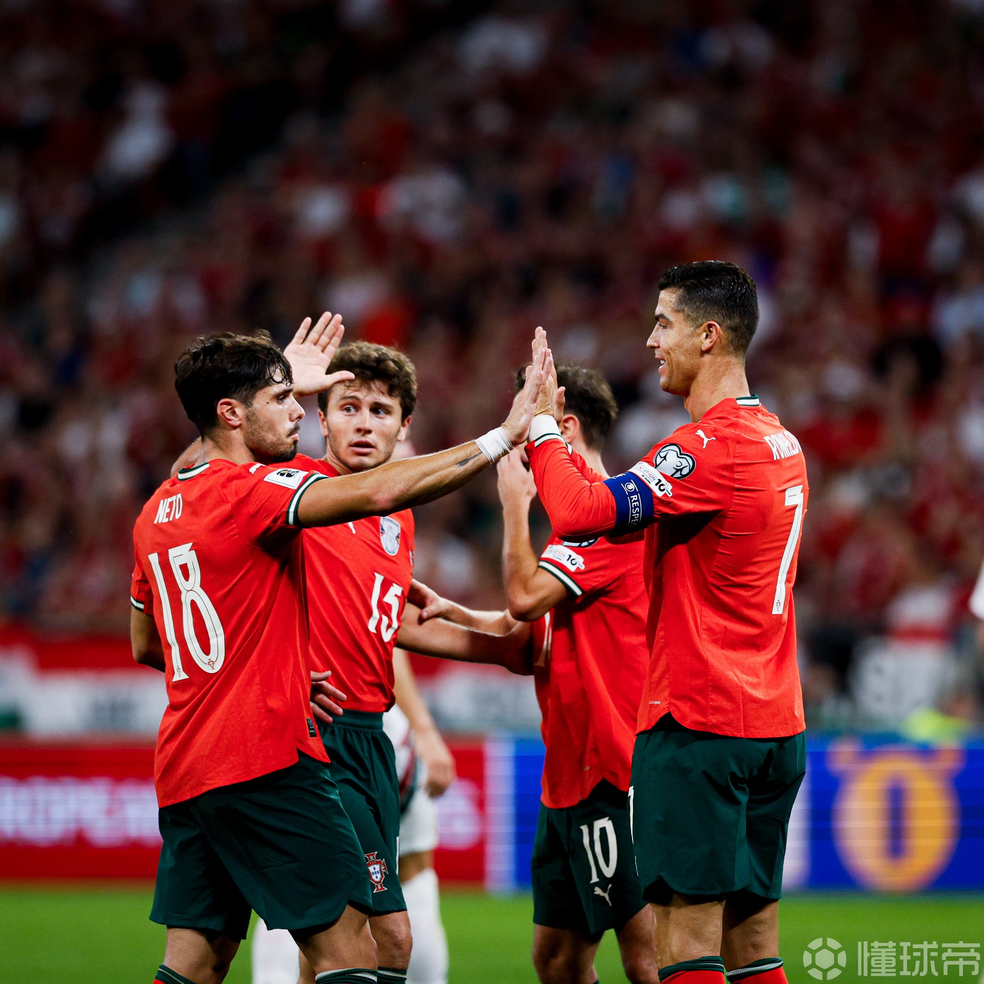 玩加竞技-包含C罗回归赛场，战术调整首场状态亮眼，巴黎圣日耳曼观众沸腾！的词条